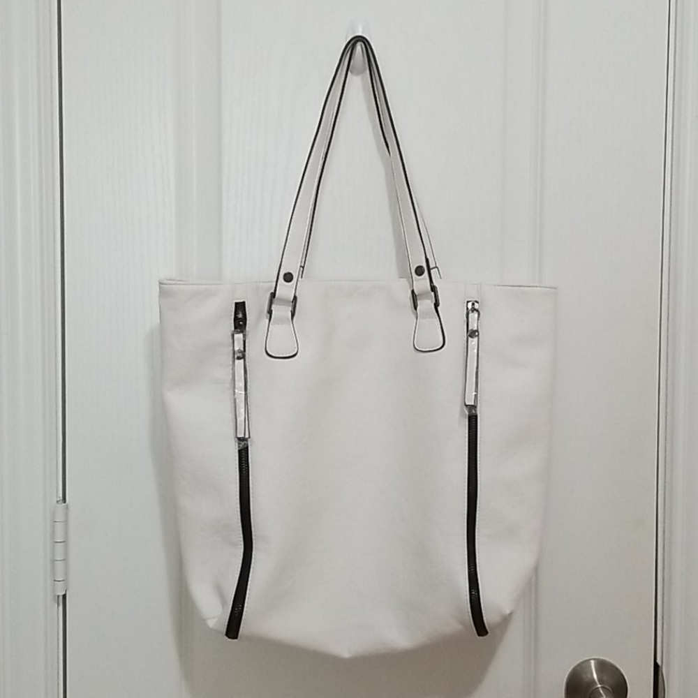 Xhilaration tore bag